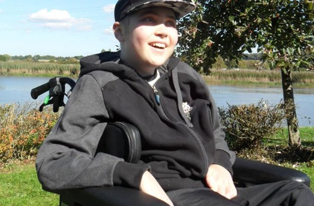 Medicii i-au spus de 16 ori ca mai are doar cateva zile de trait, dar un adolescent britanic a sfidat moartea