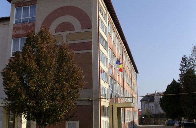 Alba: Un profesor de la o scoala generala, cercetat pentru corupere sexuala a minorilor