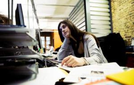 Romanii, rupti de munca