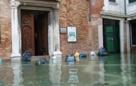 VIDEO: Furia intemperiilor a pus stapanire pe Italia