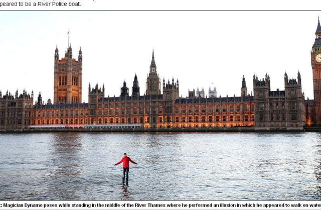 [VIDEO/FOTO] Omul care merge pe apa