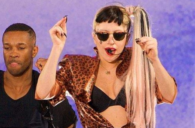 Gaga, acuzata ca a furat bani din donatiile pentru Japonia