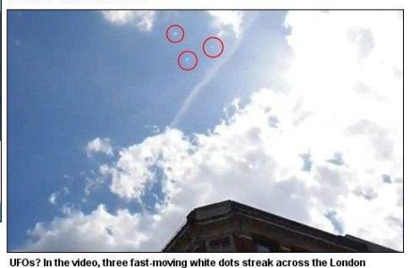  Video  Cateva lumini misterioase au survolat Londra