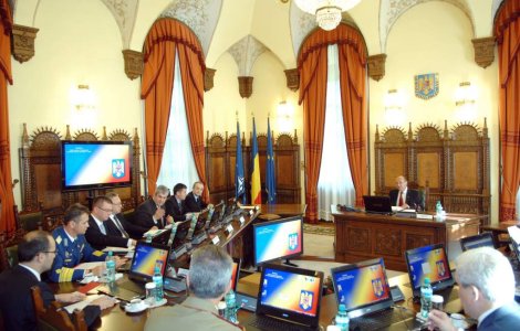 CSAT scade numarul militarilor romani din afara tarii