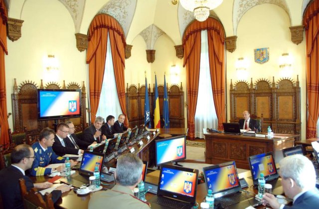 CSAT scade numarul militarilor romani din afara tarii