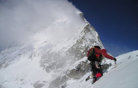 Femeia surprinsa de avalansa in Cheile Tisitei a murit