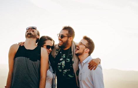  Top  De ce e bine sa radem? 5 beneficii ale rasului pentru sanatate