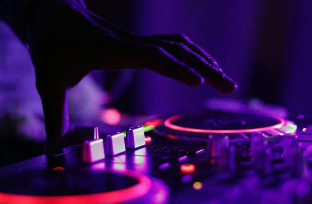 Un DJ a creat un album special care ii va ajuta pe oameni sa doarma mai bine