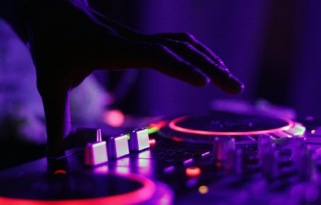 Un DJ a creat un album special care ii va ajuta pe oameni sa doarma mai bine