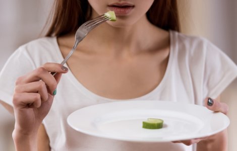  Top  7 semne alarmante care pot indica o tulburare de alimentatie