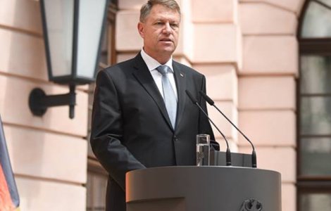 CCR a admis sesizarea lui Iohannis la legea prin care parlamentarii pot fi si comercianti persoana fizica