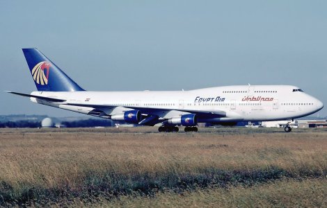 Zbor cu emotii pentru pasagerii EgyptAir. Un barbat a incercat sa intre in cabina pilotilor