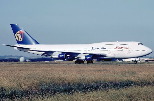 Zbor cu emotii pentru pasagerii EgyptAir. Un barbat a incercat sa intre in cabina pilotilor