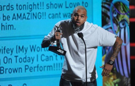  Video  Chris Brown, marele castigator al BET Awards