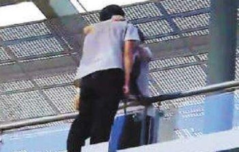  Video  Salvat de la moarte cu un sarut!