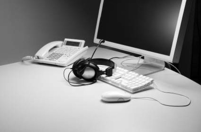 Guvernul vrea ACCES NELIMITAT la telefoanele si mail-urile noastre