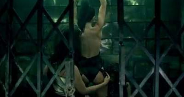  Video  Inna, dezbracata de cateva femei in noul videoclip