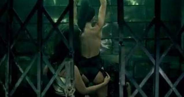  Video  Inna, dezbracata de cateva femei in noul videoclip
