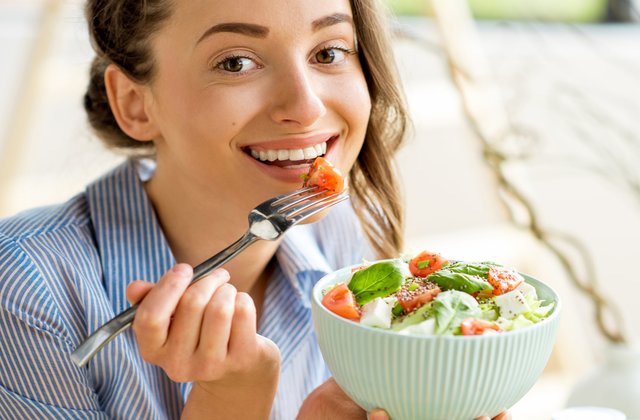 7 obiceiuri sanatoase care te ingrasa fara sa iti dai seama