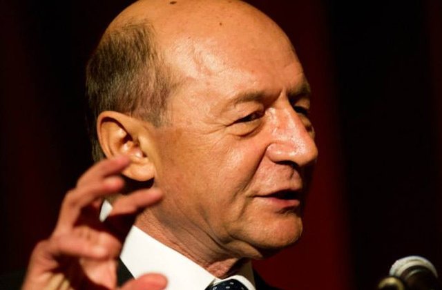 Basescu: Dragi parlamentari din comisia SRI, cautati-ma dupa ce il audiati pe Dragnea