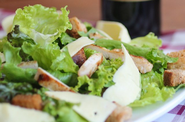 De ce persoanele in varsta ar trebui sa consume salata verde. Concluziile cercetatorilor