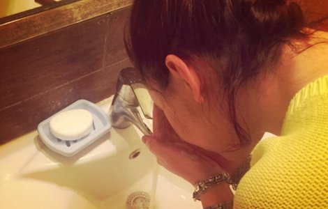  Top  10 greseli pe care sa NU le mai faci atunci cand te speli pe fata