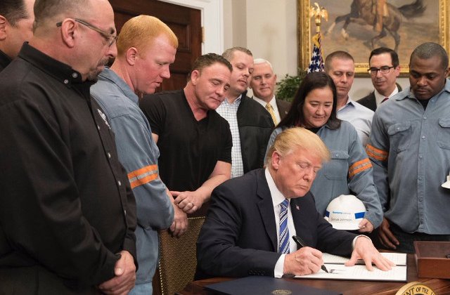 Donald Trump, gafa in cadrul unei ceremonii. A presupus ca tatal unui invitat este mort/ VIDEO