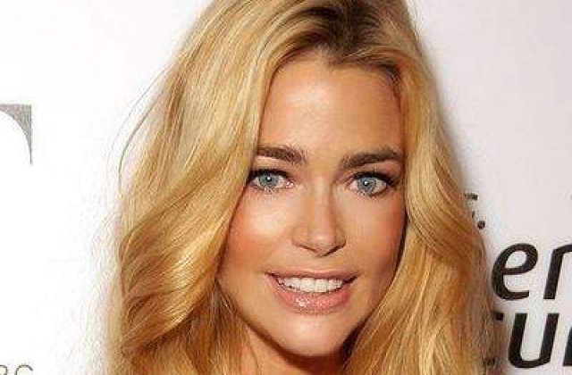 Denise Richards a adoptat un copil