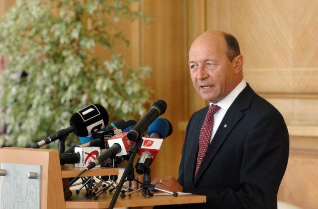 Basescu se plange la straini de presa romaneasca