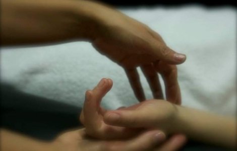  Video  S-a deschis primul spa cu gadilaturi (vindecatoare)!