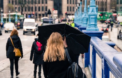 Infomare meteo: Ploi si vant puternic, pana miercuri dimineata