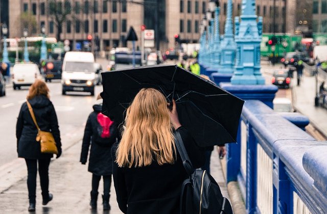 Infomare meteo: Ploi si vant puternic, pana miercuri dimineata