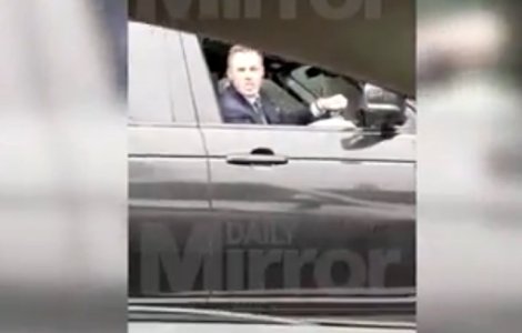 Fostul capitan al lui Liverpool risca sa fie concediat din televiziune dupa ce a scuipat o adolescenta de 14 ani/ VIDEO