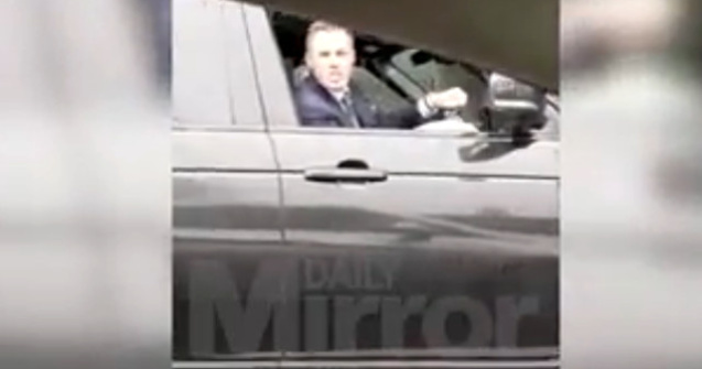 Fostul capitan al lui Liverpool risca sa fie concediat din televiziune dupa ce a scuipat o adolescenta de 14 ani/ VIDEO