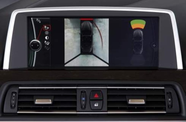 Am testat cum functioneaza parcarea automata pe BMW 650i cabrio [VIDEO]