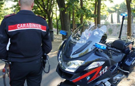 Accident rutier, inscenat de un italian unui muncitor roman, care ii repara casa