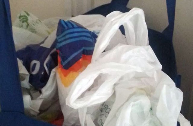 Parlamentul interzice pungile din plastic incepand cu 1 iulie 2018