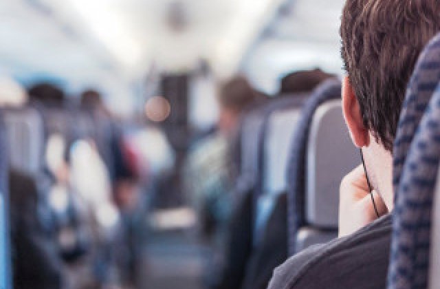 10 solicitari absurde ale pasagerilor din avion