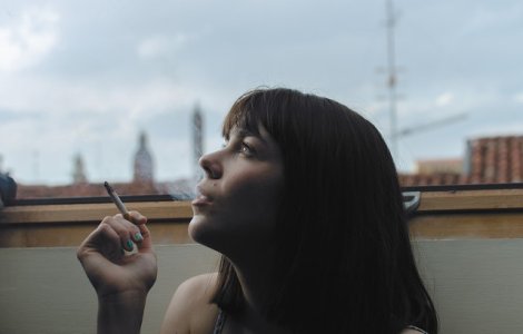 Studiu: Fumatul poate creste cu pana la 60% riscul de pierdere a auzului