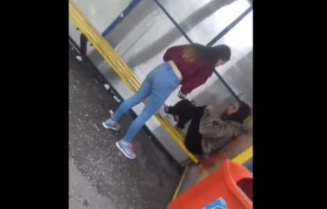 Eleva din Tulcea, batuta de doua adolescente/ VIDEO