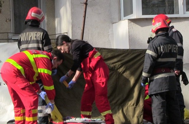 O pensionara a murit dupa ce a fost aruncata de la etajul 10. Batrana era in scaun cu rotile/ VIDEO