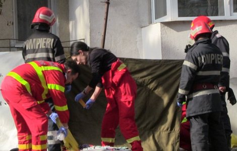O pensionara a murit dupa ce a fost aruncata de la etajul 10. Batrana era in scaun cu rotile/ VIDEO