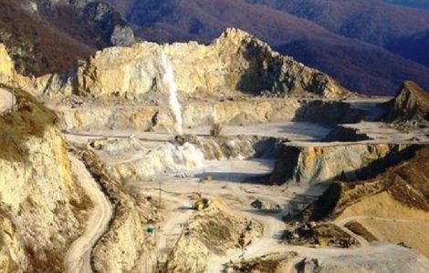 Un angajat al carierei de calcar din Bistrita a murit strivit de un utilaj