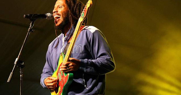 Ziggy Marley face un documentar despre tatal sau