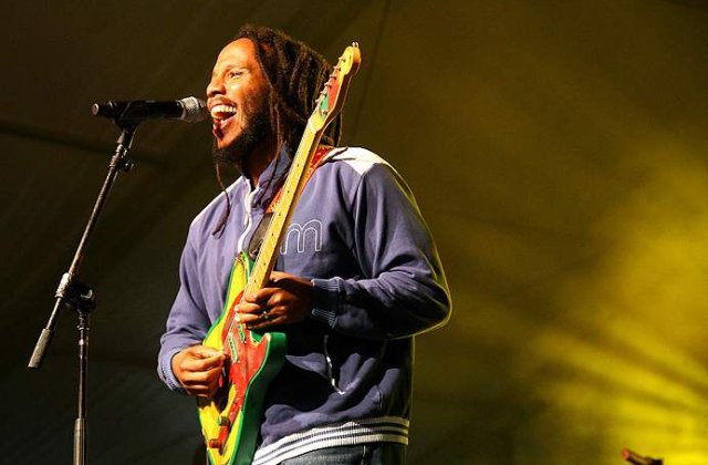 Ziggy Marley face un documentar despre tatal sau