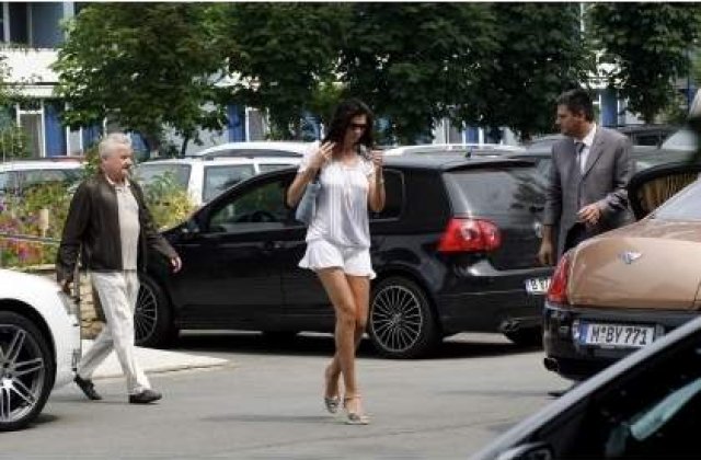 Moni se iubeste cu un milionar chinez