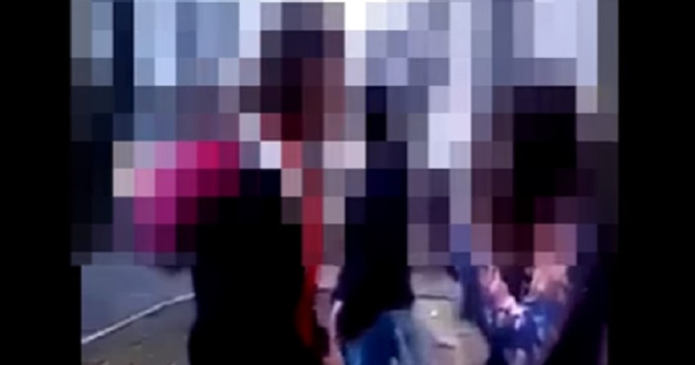 Adolescenta, batuta de doua fete, in centrul Aradului / VIDEO