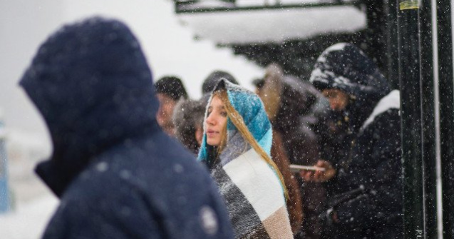 Vremea se raceste accentuat in Bucuresti. Ploaie cu depuneri de polei, lapovita si ninsoare in urmatoarele zile