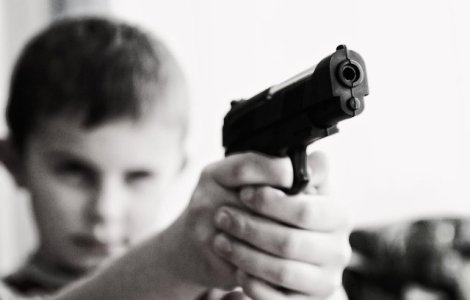 Fetita, omorata de fratele sau de 9 ani, din cauza unui joc video