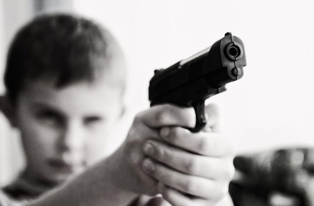 Fetita, omorata de fratele sau de 9 ani, din cauza unui joc video